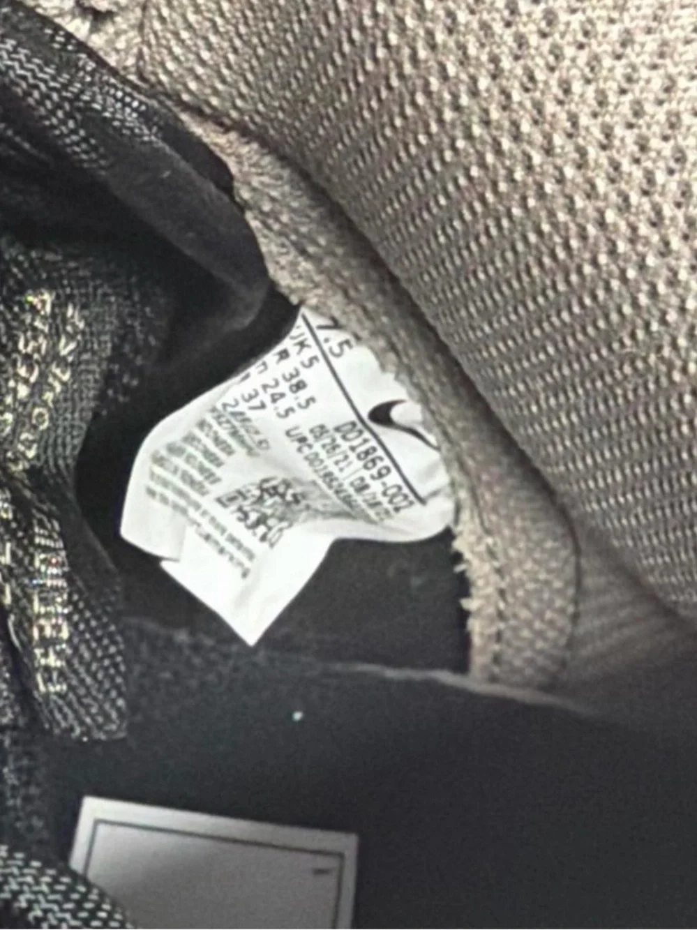 Nike dunks 6.5 women (6 men’s)